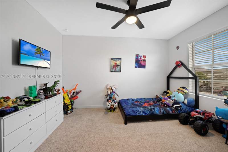 4 bedroom SingleFamilyResidence at 572 NE 6th Pl, Royal Homes West, Homestead — photo 5