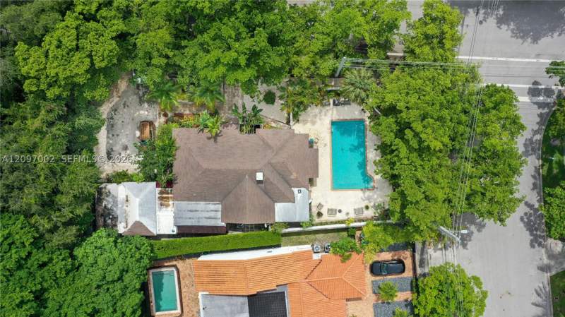 5 bedroom SingleFamilyResidence at 2920 SW 1st Ave, Brickell Estates, Miami — photo 3