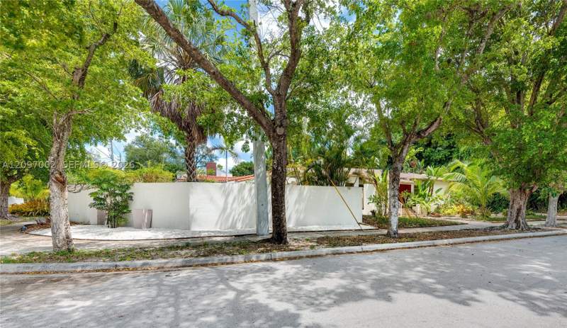 5 bedroom SingleFamilyResidence at 2920 SW 1st Ave, Brickell Estates, Miami — photo 5