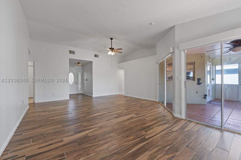 3 bedroom SingleFamilyResidence at 2530 SE 7th Pl, Keys-Gate No 1, Homestead — photo 4