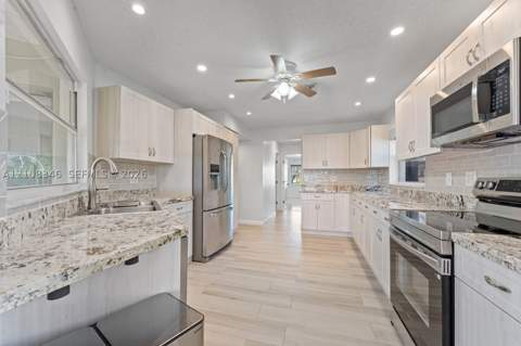 2530 SE 7th Pl, Homestead FL - photo 8 of 33