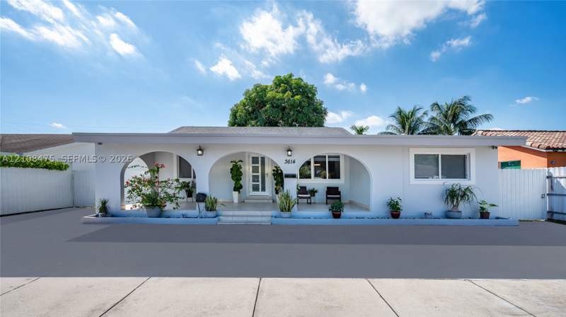 3 bedroom SingleFamilyResidence at 3614 NW 12th Ter, Douglas Park, Miami — photo 2