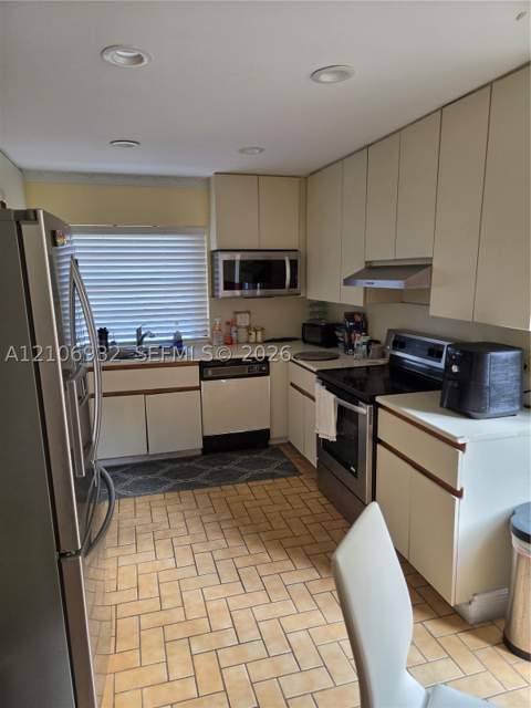 6328 NW 181st Ter, Hialeah FL - photo 8 of 11