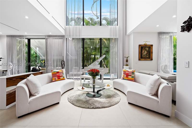 5 bedroom SingleFamilyResidence at 311 SE 189th St., Ocean Blvd Estates Sec A, Sunny Isles Beach — photo 2