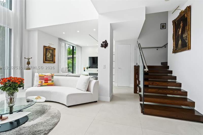 5 bedroom SingleFamilyResidence at 311 SE 189th St., Ocean Blvd Estates Sec A, Sunny Isles Beach — photo 3