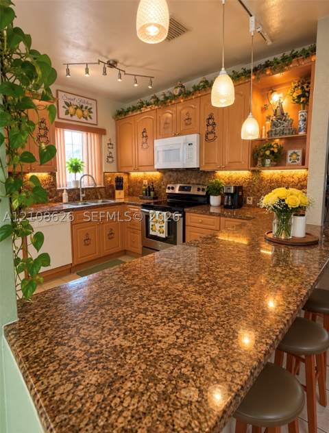 971 NE 156th Ter, North Miami Beach FL - photo 11 of 31