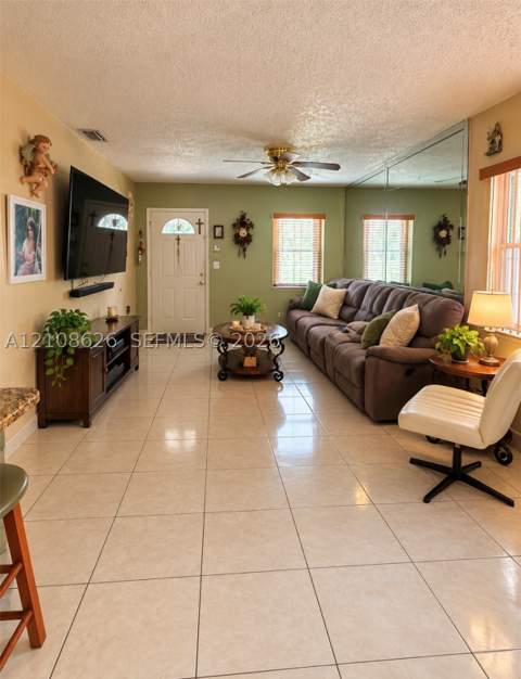 971 NE 156th Ter, North Miami Beach FL - photo 7 of 31