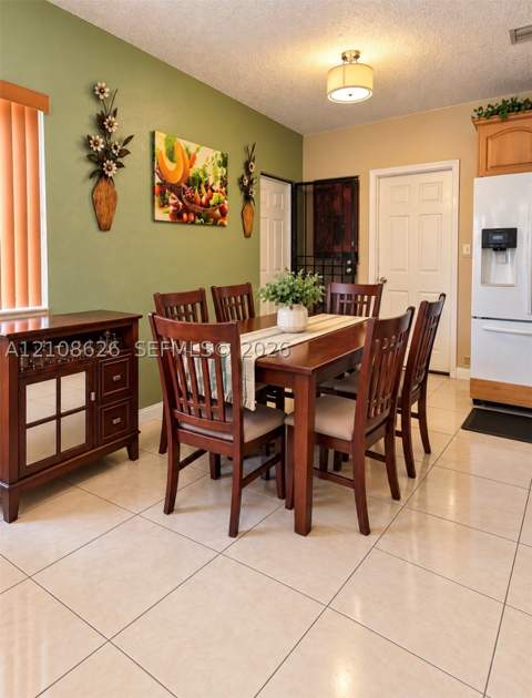 971 NE 156th Ter, North Miami Beach FL - photo 8 of 31