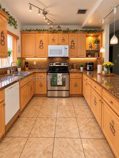 971 NE 156th Ter, North Miami Beach FL - photo 9 of 31