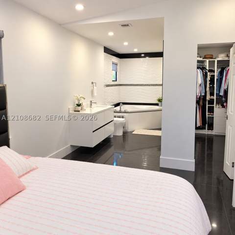 8943 NW 112th Ter, Hialeah Gardens FL - photo 11 of 15