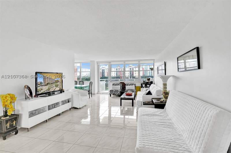 1 bedroom Condominium at 251 174th St 415, Winston Towers 200, Sunny Isles Beach — photo 4