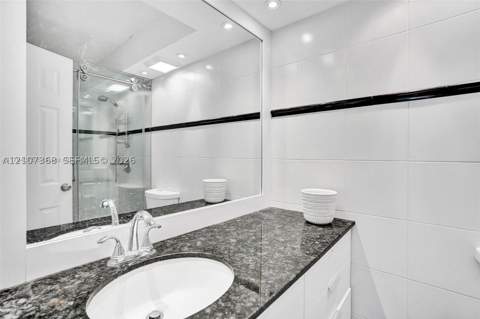 251 174th St 415, Sunny Isles Beach FL - photo 8 of 33