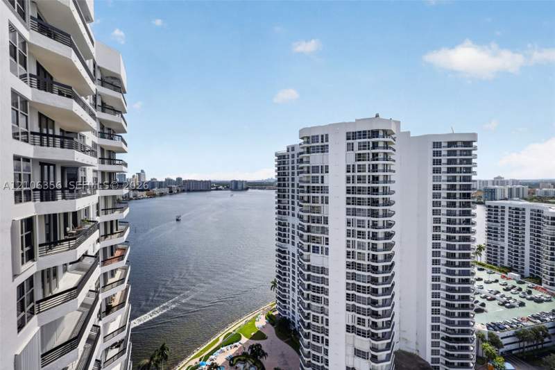 1 bedroom Condominium at 19195 NE 36th Ct 2704, Mystic Pointe Condo No Tw, Aventura — photo 3