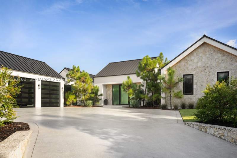 5 bedroom SingleFamilyResidence at 6973 SW 151st St, Old Cutler Estates Sec 3, Palmetto Bay — photo 3