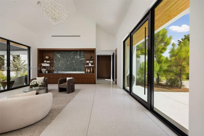 5 bedroom SingleFamilyResidence at 6973 SW 151st St, Old Cutler Estates Sec 3, Palmetto Bay — photo 4