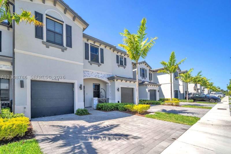 4 bedroom Townhouse at 20308 NW 6th Pl, Vista Lago, Miami Gardens — photo 2