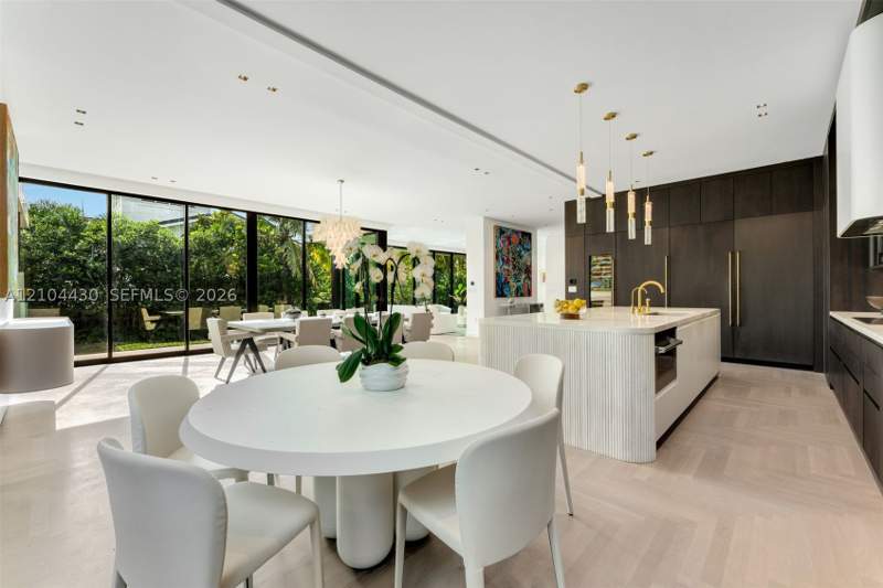 6 bedroom SingleFamilyResidence at 360 Harbor Ln, Biscayne Key Estates, Key Biscayne — photo 5