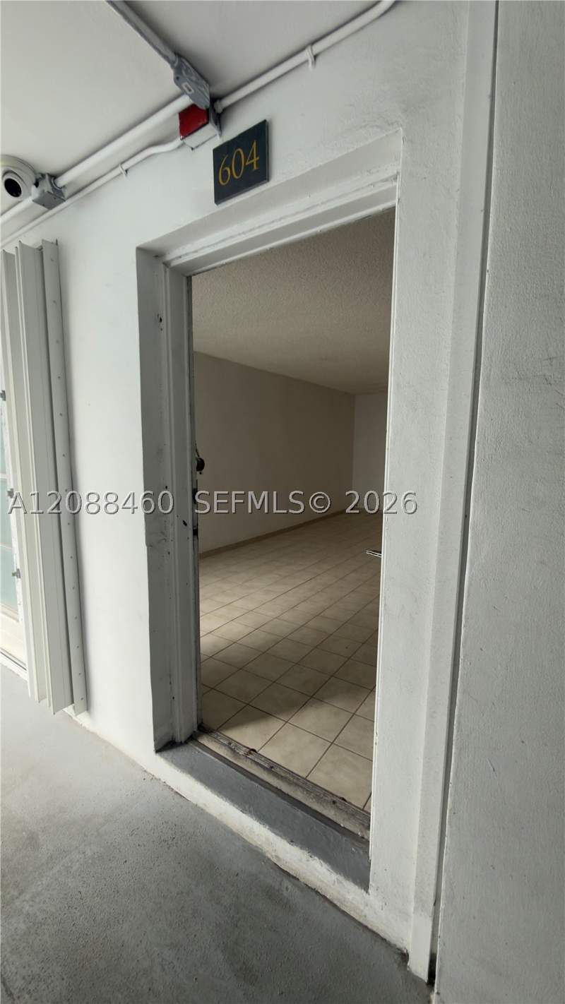 1 bedroom Condominium at 1340 Lincoln Rd 604, Golden House Condo, Miami Beach — photo 3