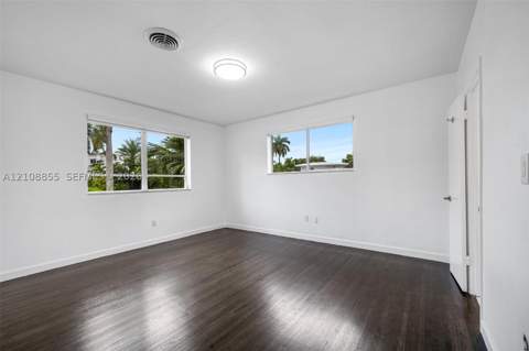 9520 E Broadview Dr, Bay Harbor Islands FL - photo 14 of 27