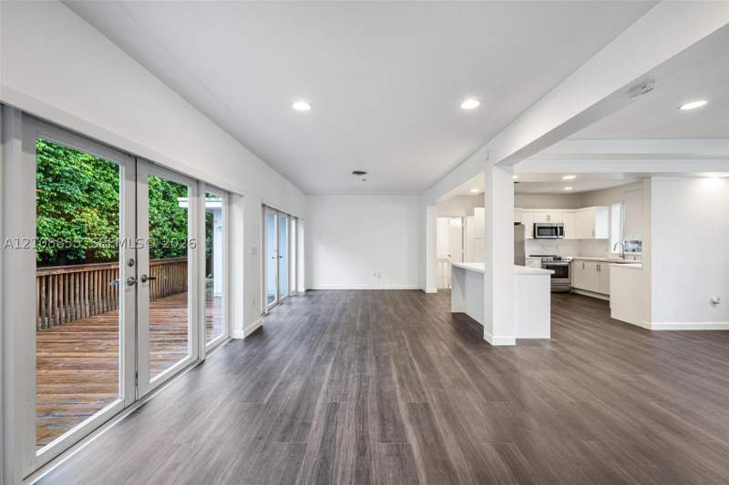 3 bedroom SingleFamilyResidence at 9520 E Broadview Dr, Bay Harbor Island, Bay Harbor Islands — photo 5