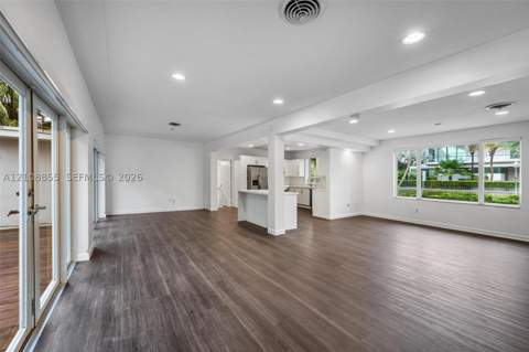 9520 E Broadview Dr, Bay Harbor Islands FL - photo 6 of 27