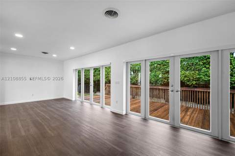 9520 E Broadview Dr, Bay Harbor Islands FL - photo 7 of 27
