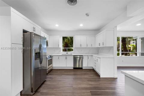 9520 E Broadview Dr, Bay Harbor Islands FL - photo 8 of 27