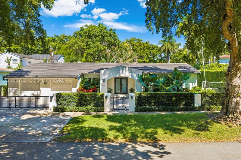 3 bedroom SingleFamilyResidence at 725 Tiziano Ave, Coral Gables Bisc Bay Sec, Coral Gables — photo 2