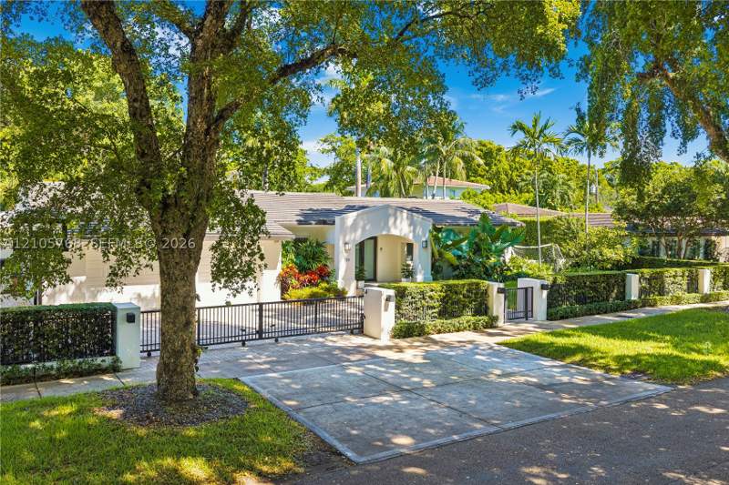 3 bedroom SingleFamilyResidence at 725 Tiziano Ave, Coral Gables Bisc Bay Sec, Coral Gables — photo 3