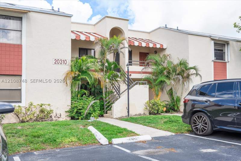 2 bedroom Condominium at 20310 NE 3rd Ct 7, Quatraine Condo IV, Miami — photo 2