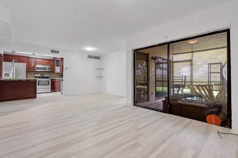 2 bedroom Condominium at 20310 NE 3rd Ct 7, Quatraine Condo IV, Miami — photo 4