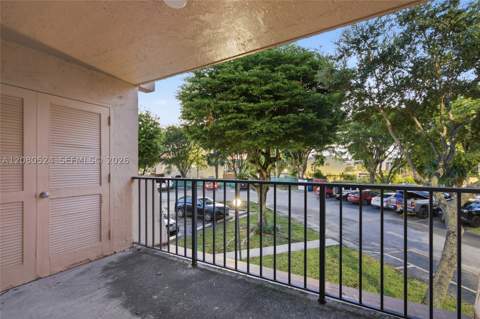 13701 Kendale Lakes Cir B-207, Miami FL - photo 13 of 25