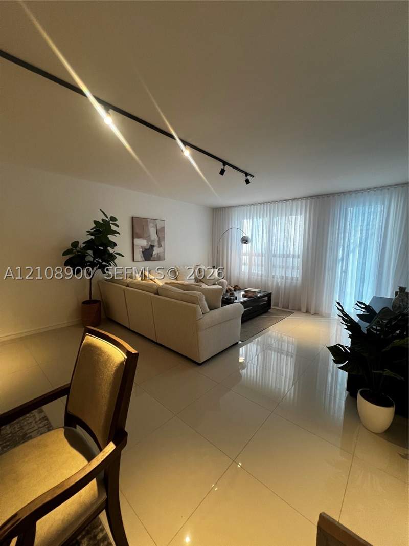 1 bedroom Condominium at 10185 Collins Ave 515, The Plaza Of Bal Harbour, Bal Harbour — photo 3