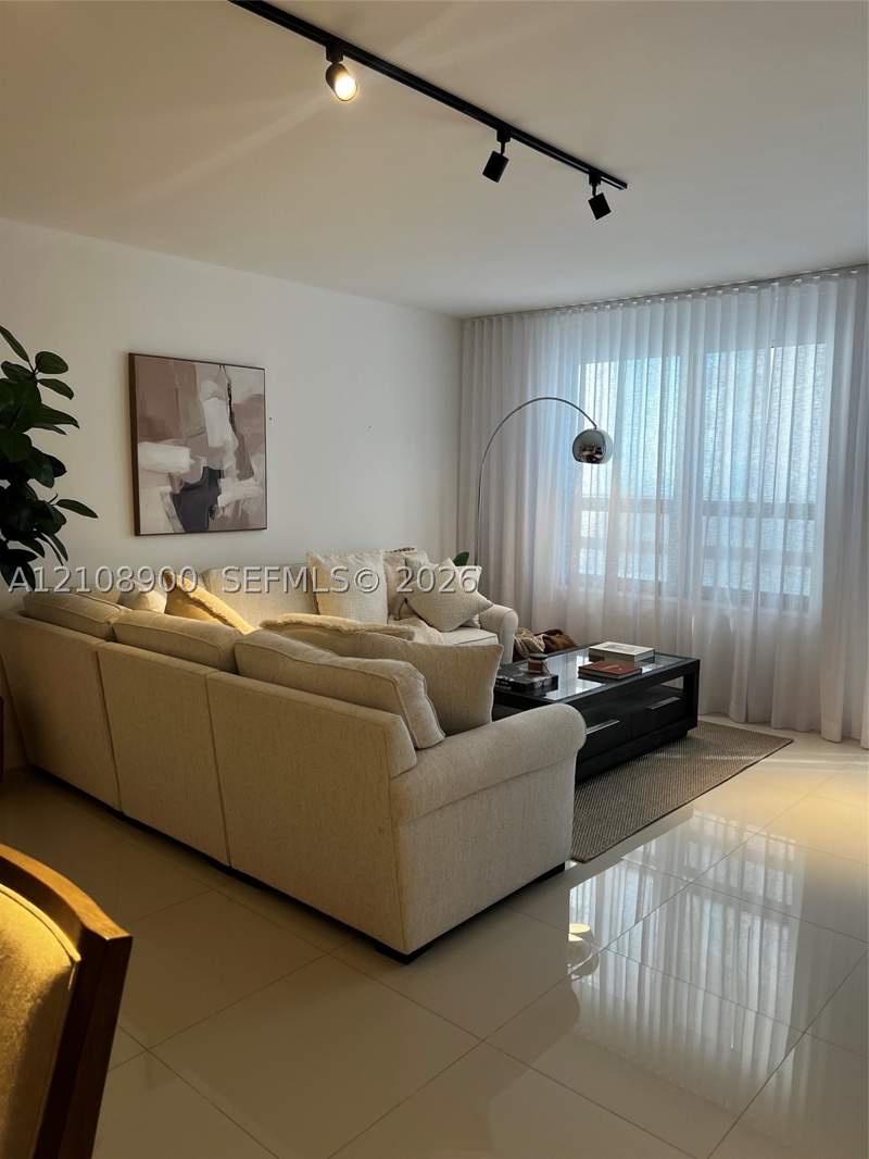 1 bedroom Condominium at 10185 Collins Ave 515, The Plaza Of Bal Harbour, Bal Harbour — photo 4