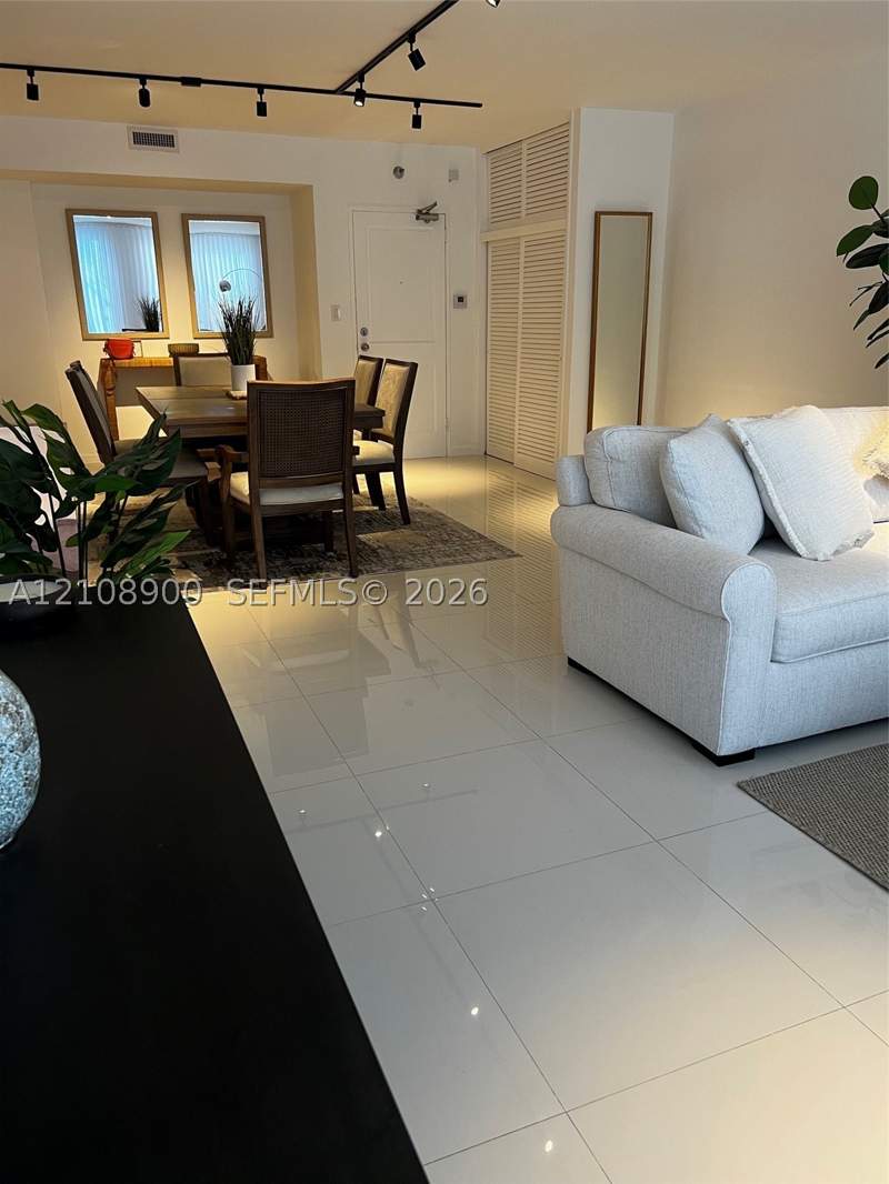 1 bedroom Condominium at 10185 Collins Ave 515, The Plaza Of Bal Harbour, Bal Harbour — photo 5