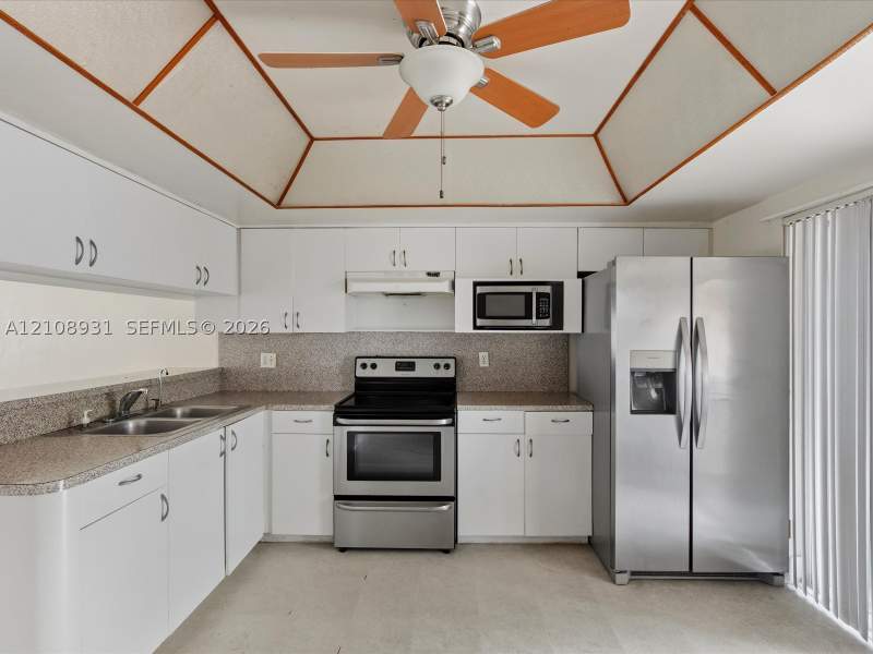 2 bedroom Townhouse at 3979 W 9th Ct 23, Oasis En Mango Hill Condo, Hialeah — photo 3