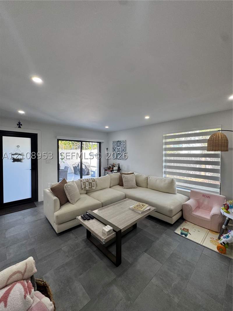 2 bedroom Condominium at 4700 SW 67th Ave P19, Oasis No Four Condo, Miami — photo 2