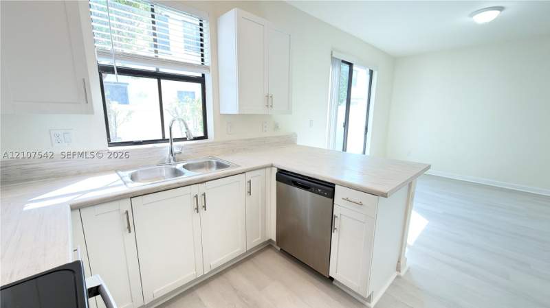 3 bedroom Townhouse at 10819 W 33rd Ln, Aquabella North Replat, Hialeah — photo 3