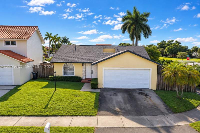3 bedroom SingleFamilyResidence at 6039 SW 152nd Ct, Westwind Lakes Sec 5, Miami — photo 2