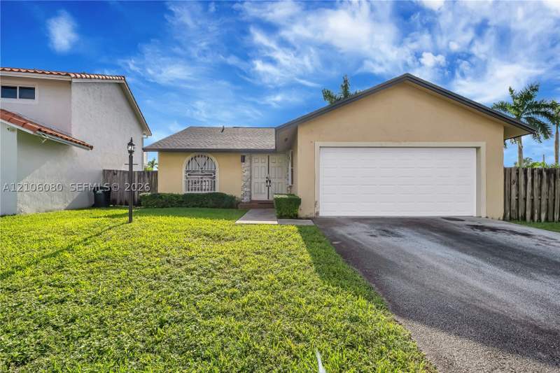 3 bedroom SingleFamilyResidence at 6039 SW 152nd Ct, Westwind Lakes Sec 5, Miami — photo 3