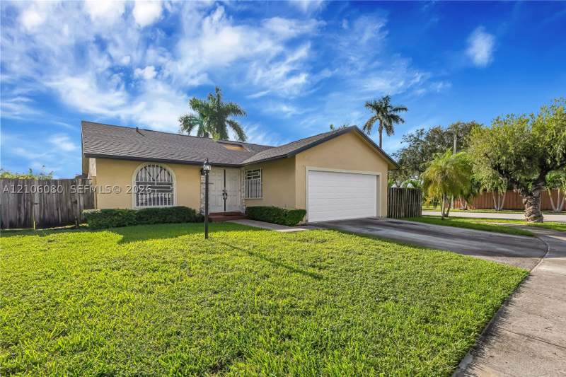 3 bedroom SingleFamilyResidence at 6039 SW 152nd Ct, Westwind Lakes Sec 5, Miami — photo 5