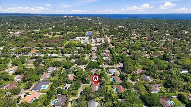 4 bedroom SingleFamilyResidence at 8230 SW 151st St, Mangowood, Palmetto Bay — photo 4