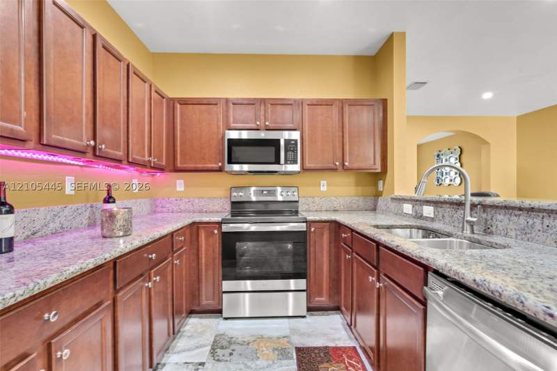 3 bedroom Townhouse at 17097 SW 94th Way, Kendall Commons Townhomes, Miami — photo 3