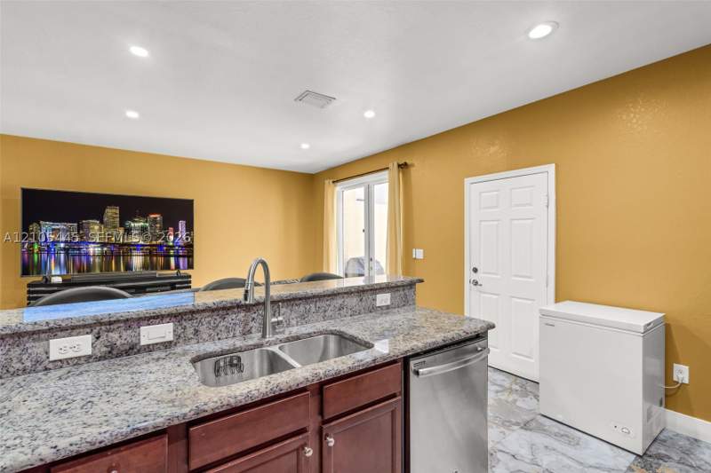 3 bedroom Townhouse at 17097 SW 94th Way, Kendall Commons Townhomes, Miami — photo 5