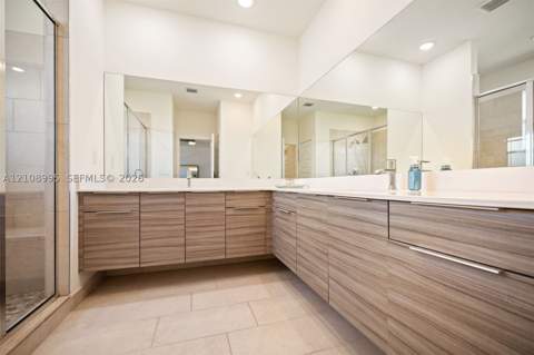 8763 NW 157th Ter, Miami Lakes FL - photo 14 of 38
