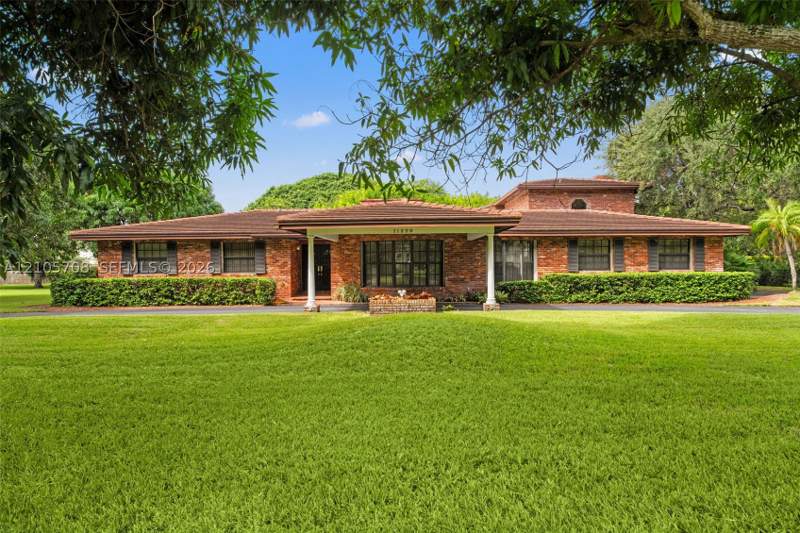 5 bedroom SingleFamilyResidence at 11220 SW 58th Ct, The Elysium, Pinecrest — photo 2