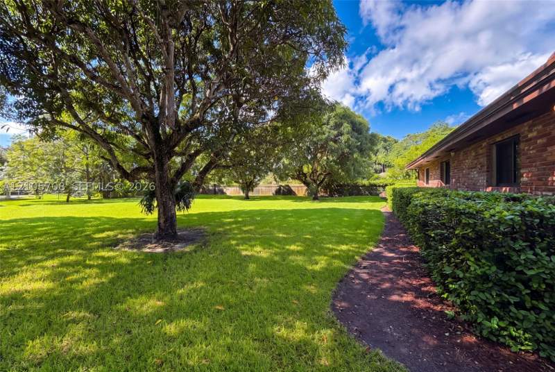 5 bedroom SingleFamilyResidence at 11220 SW 58th Ct, The Elysium, Pinecrest — photo 4