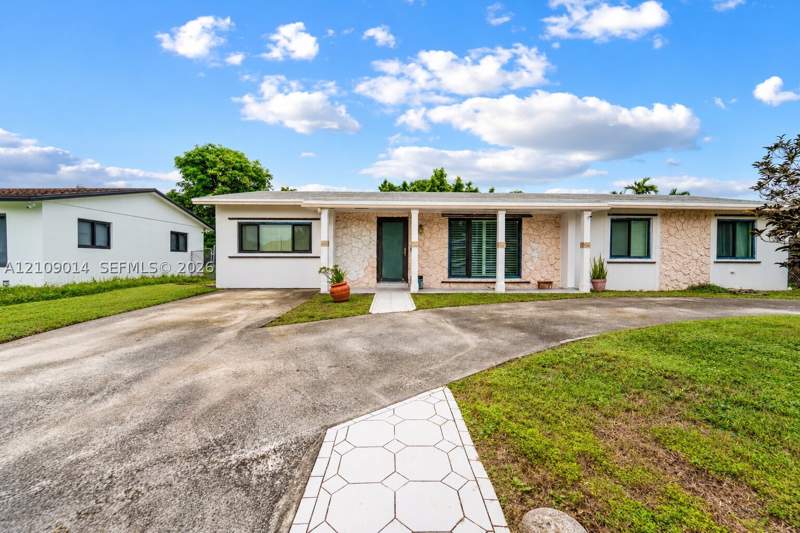 3 bedroom SingleFamilyResidence at 15245 SW 108th Ct, Fairway Estates Sec 7, Miami — photo 2