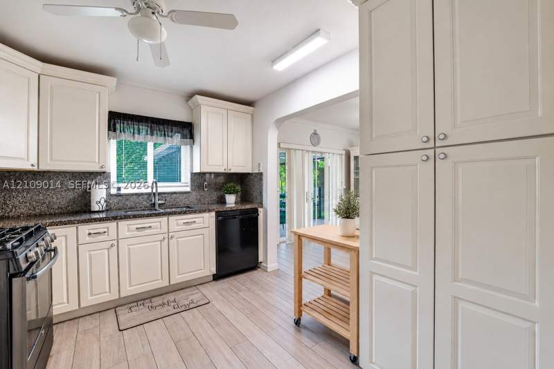 3 bedroom SingleFamilyResidence at 15245 SW 108th Ct, Fairway Estates Sec 7, Miami — photo 4