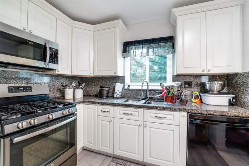 3 bedroom SingleFamilyResidence at 15245 SW 108th Ct, Fairway Estates Sec 7, Miami — photo 5